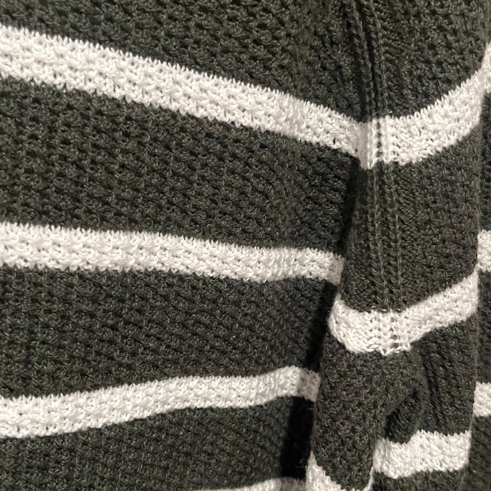 Old Navy Cropped Sweater! LIKE NEW! - Picture 4 of 4